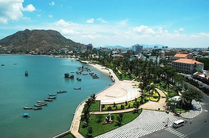 Cảnh công viên Bãi Trước Vũng Tàu với cây cối và lối đi