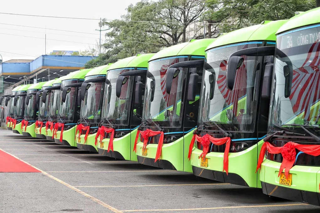 Cảnh quan bên ngoài bến xe Mỹ Đình