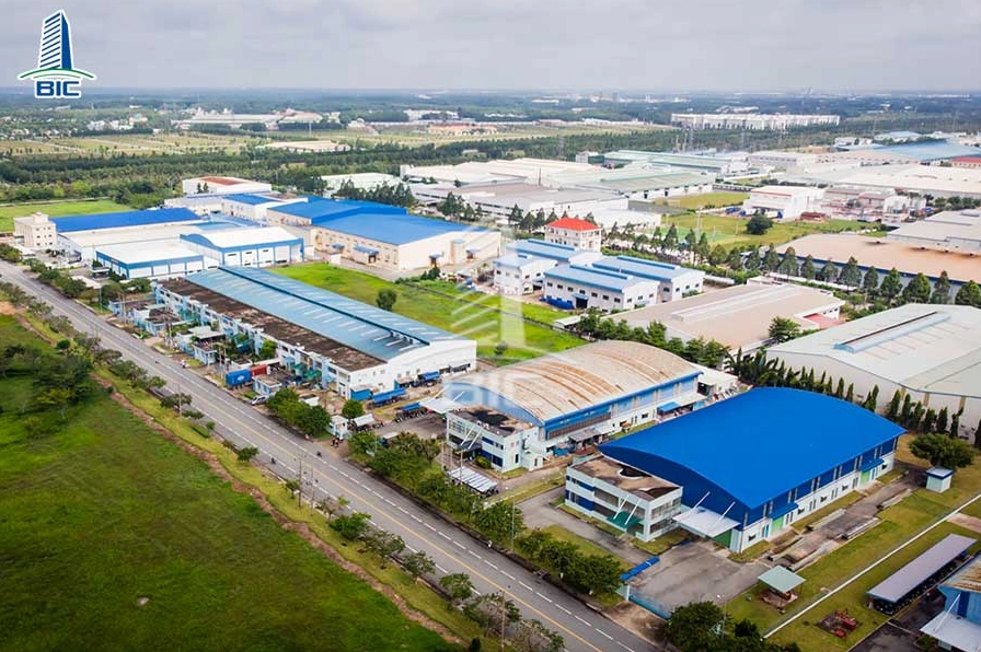Cảnh quan xây dựng tại Khu công nghiệp Vàm Cống.