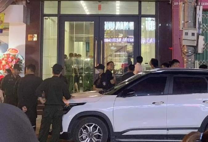 Cảnh sát khám xét nhà trùm giang hồ tại Thanh Hóa