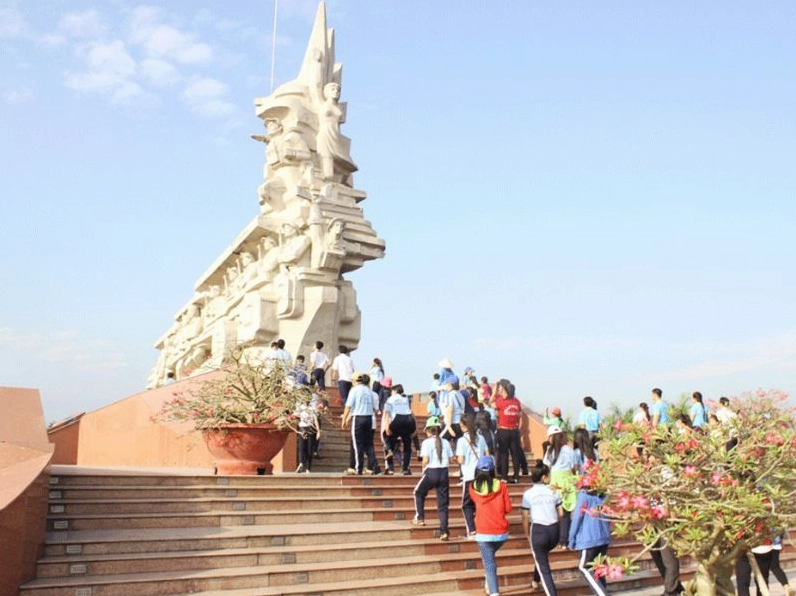 Check-in tại Công Viên Tượng Đài Long An