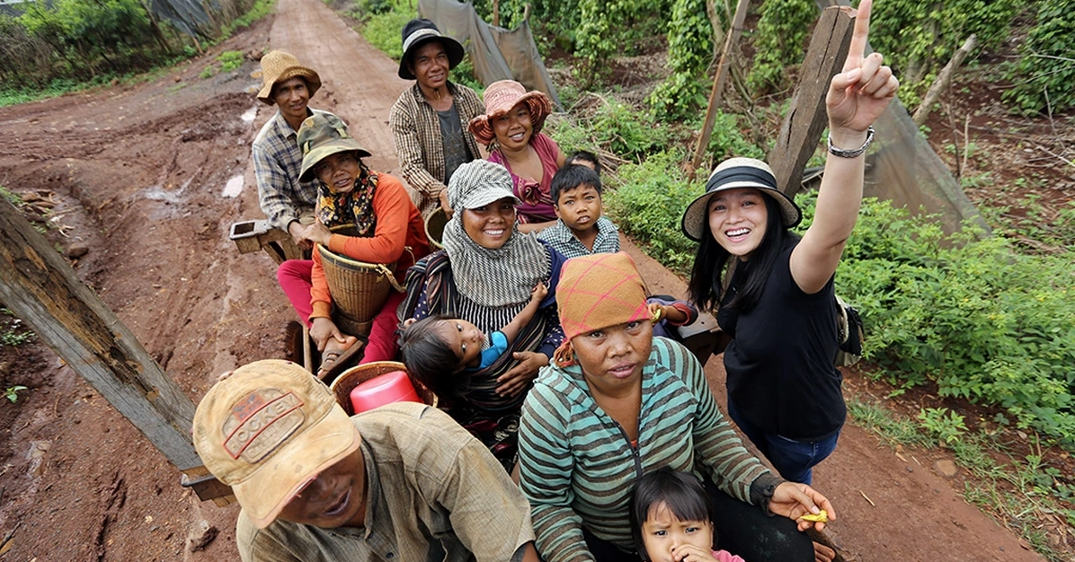 chong-mc-do-thuy-la-ai-he-lo-danh-tinh-bat-ngo_569