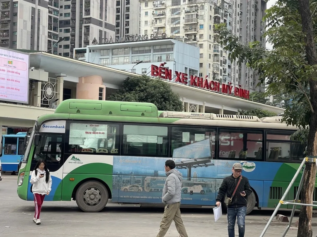 Cổng vào bến xe Mỹ Đình