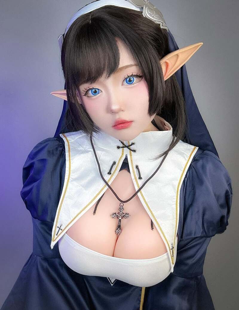 cosplay hở hang 13