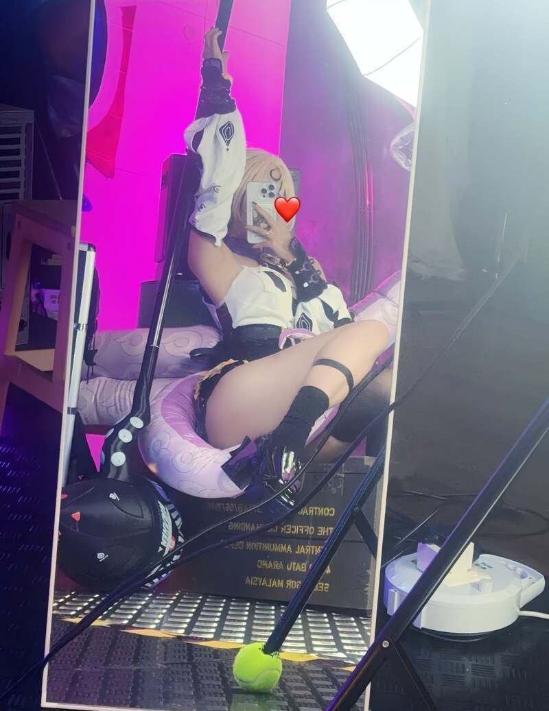 cosplay hở hang 2