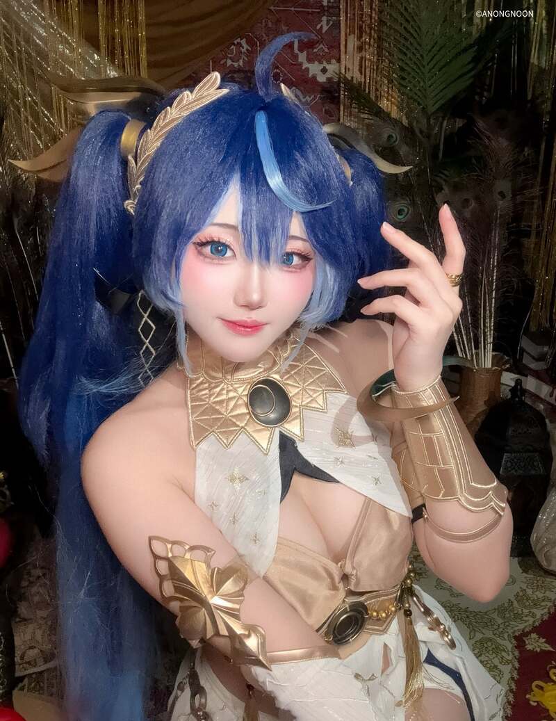 cosplay hở hang 22