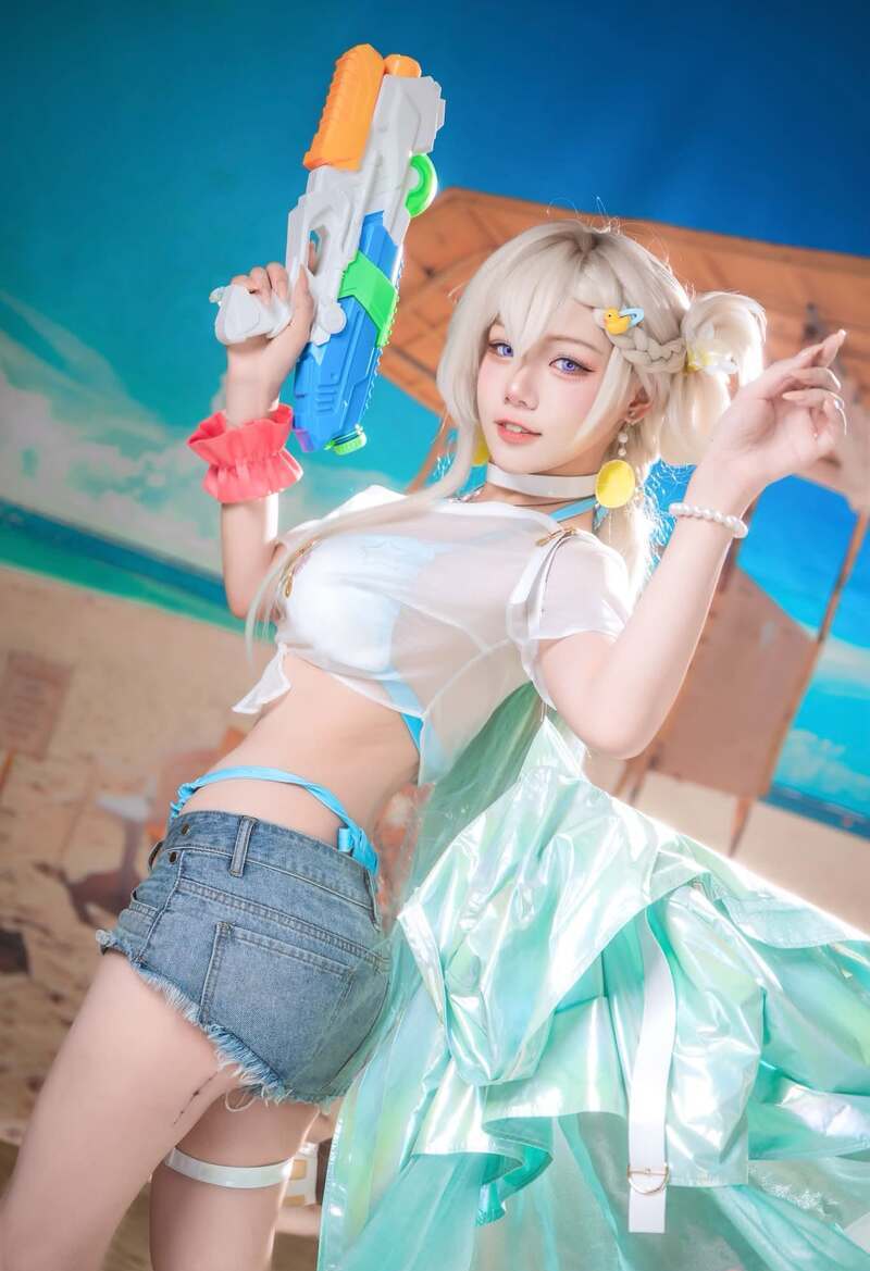 cosplay hở hang 23