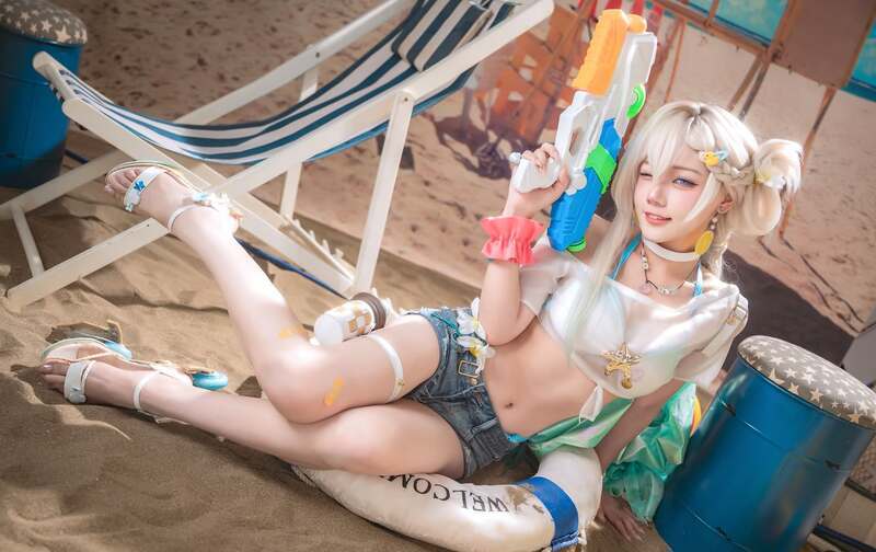 cosplay hở hang 3