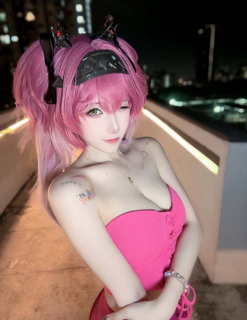 cosplay hở hang 4