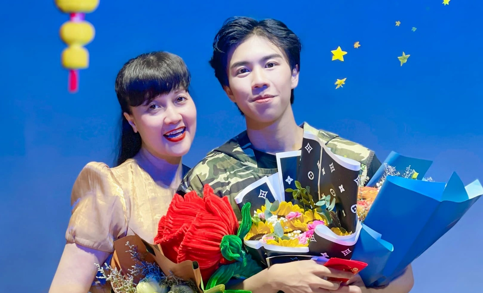 Diễn xuất của con trai Vân Dung trên sân khấu.