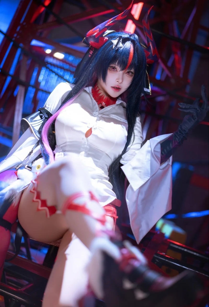gái xinh vú to cosplay 24