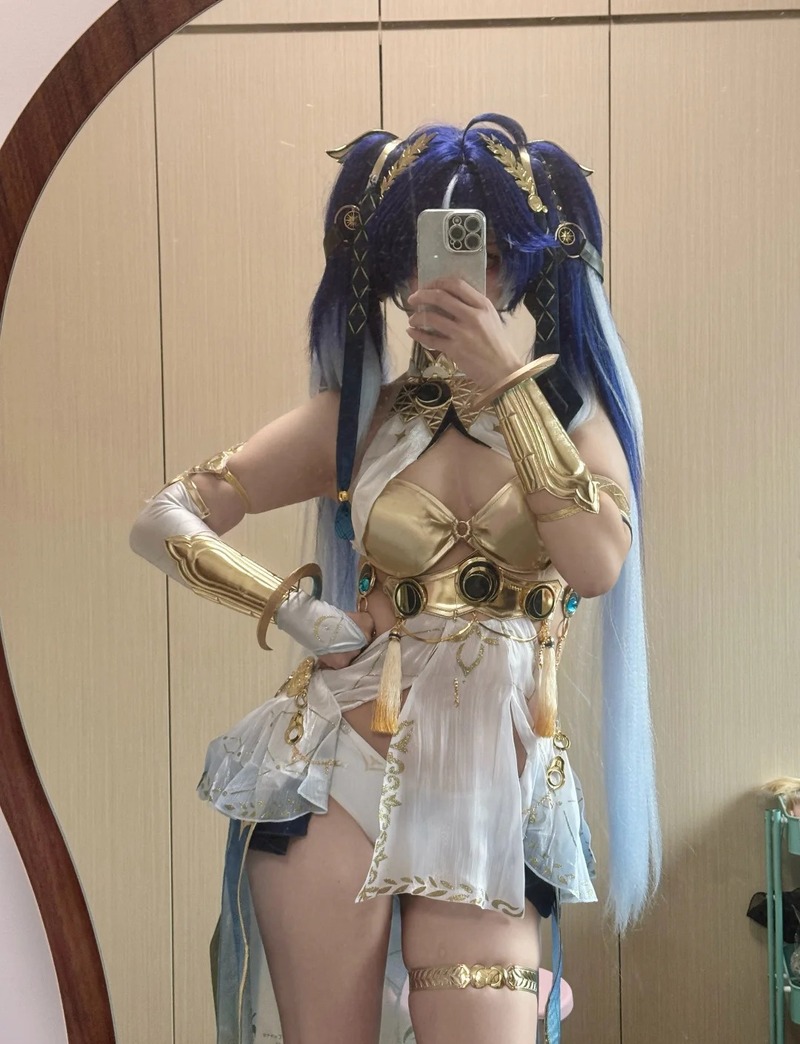 gái xinh vú to cosplay 4