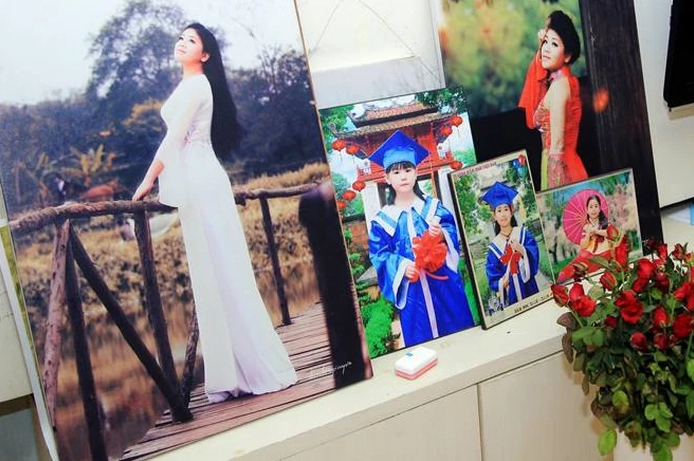 Hình ảnh ca sĩ Anh Thơ trên sân khấu.