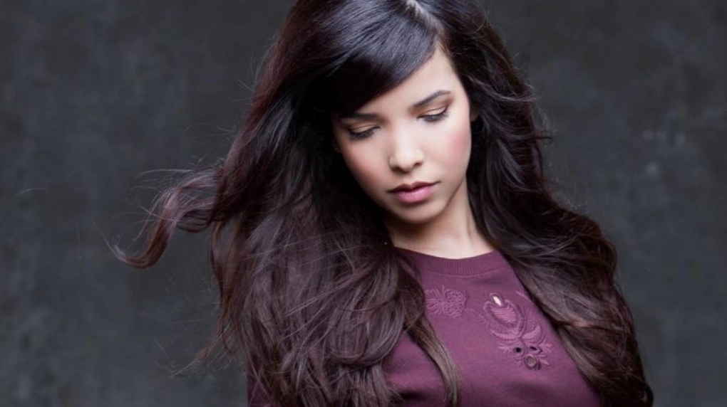 Indila với bài hát 'Dernière danse'