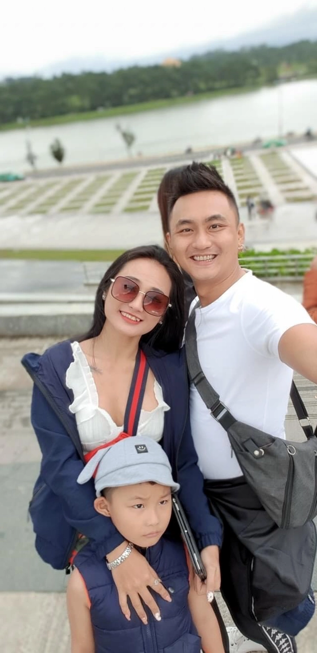 Khoảnh khắc con trai MC Nguyên Khang chào đời