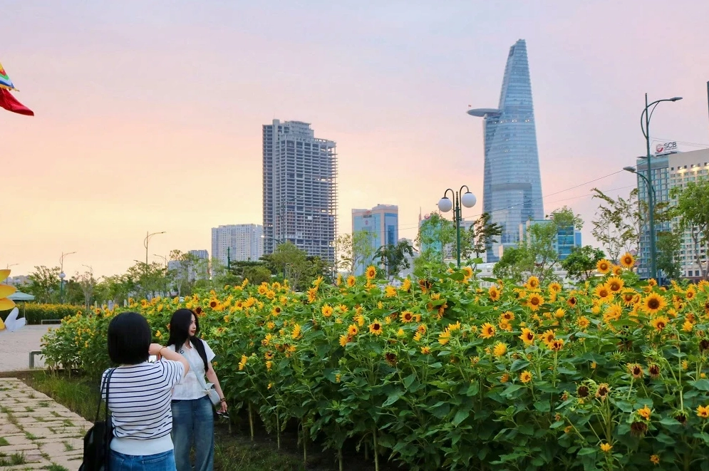 Khu vực công viên bờ sông Sài Gòn