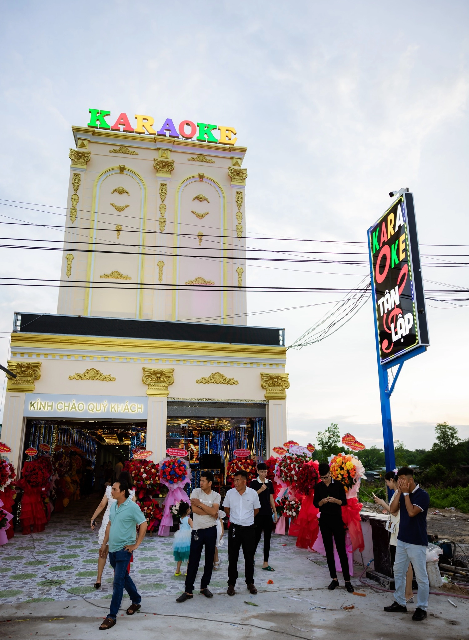 Lắp đặt hệ thống âm thanh cho phòng karaoke chuyên nghiệp