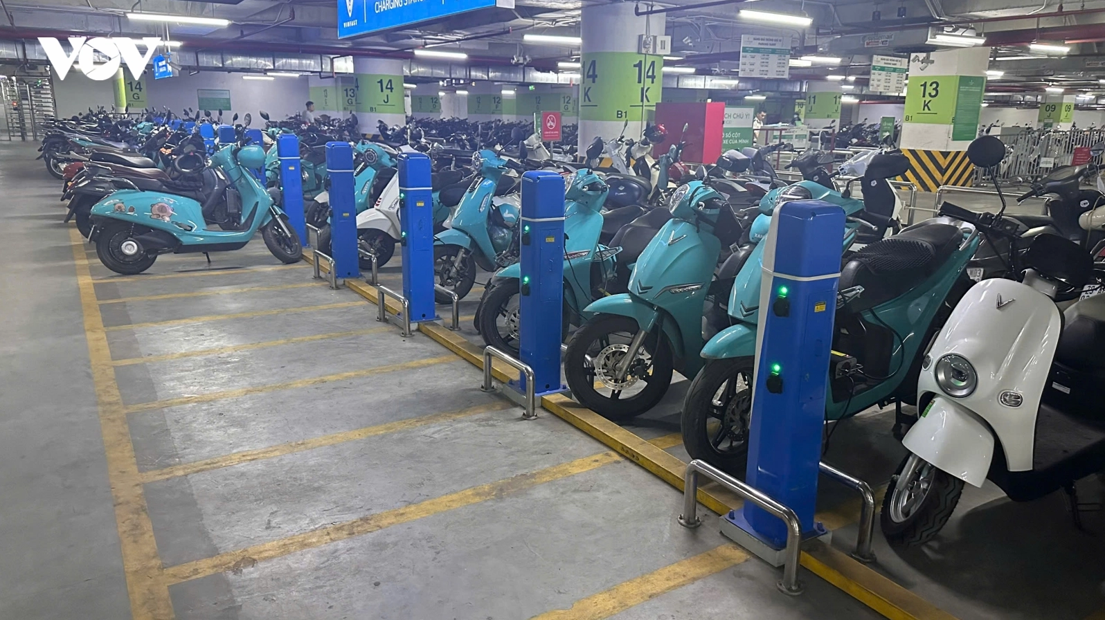 Máy móc hiện đại được huy động tối đa trên công trường