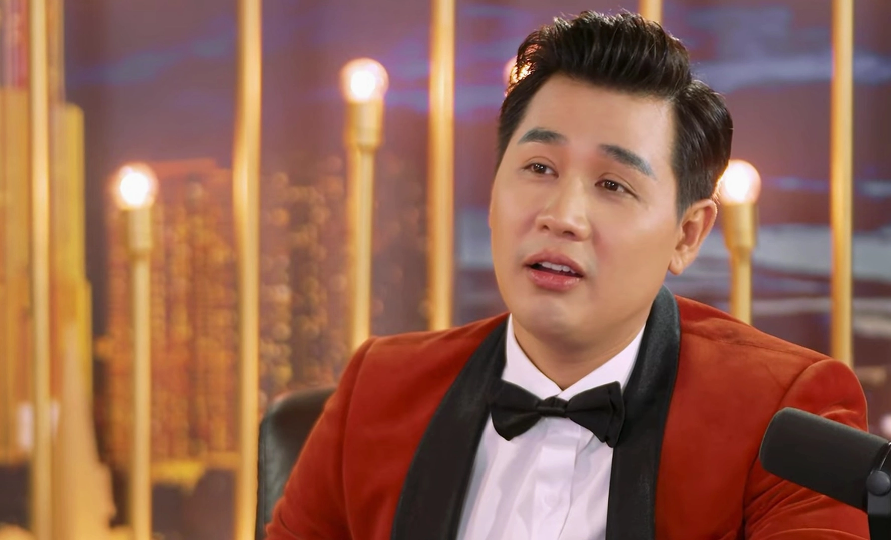 MC Nguyên Khang trong một chương trình