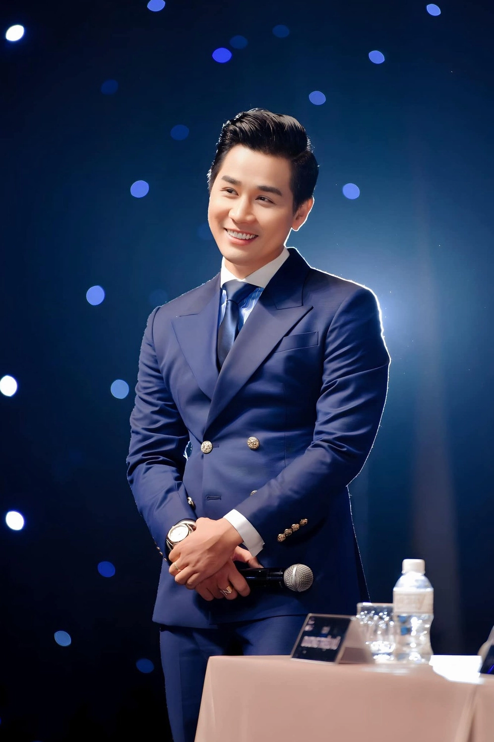 MC Nguyên Khang và vợ