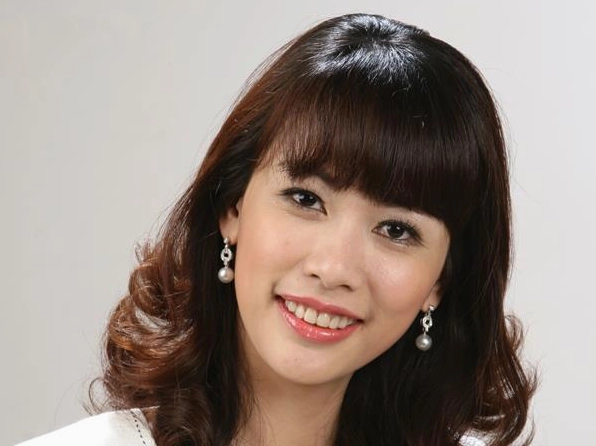 Mẹ Jenny Huỳnh trong một sự kiện kinh doanh