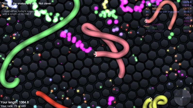 Ngoi trọn trong game Slither.io