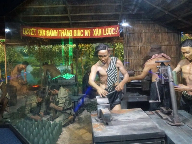 Nhà trưng bày tại Công Viên Tượng Đài Long An