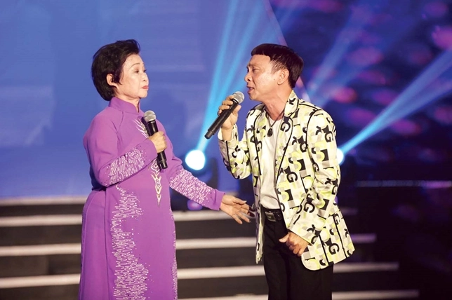 Nu dien vien Dung Nhi truong thanh nho su kho tinh cua cha me