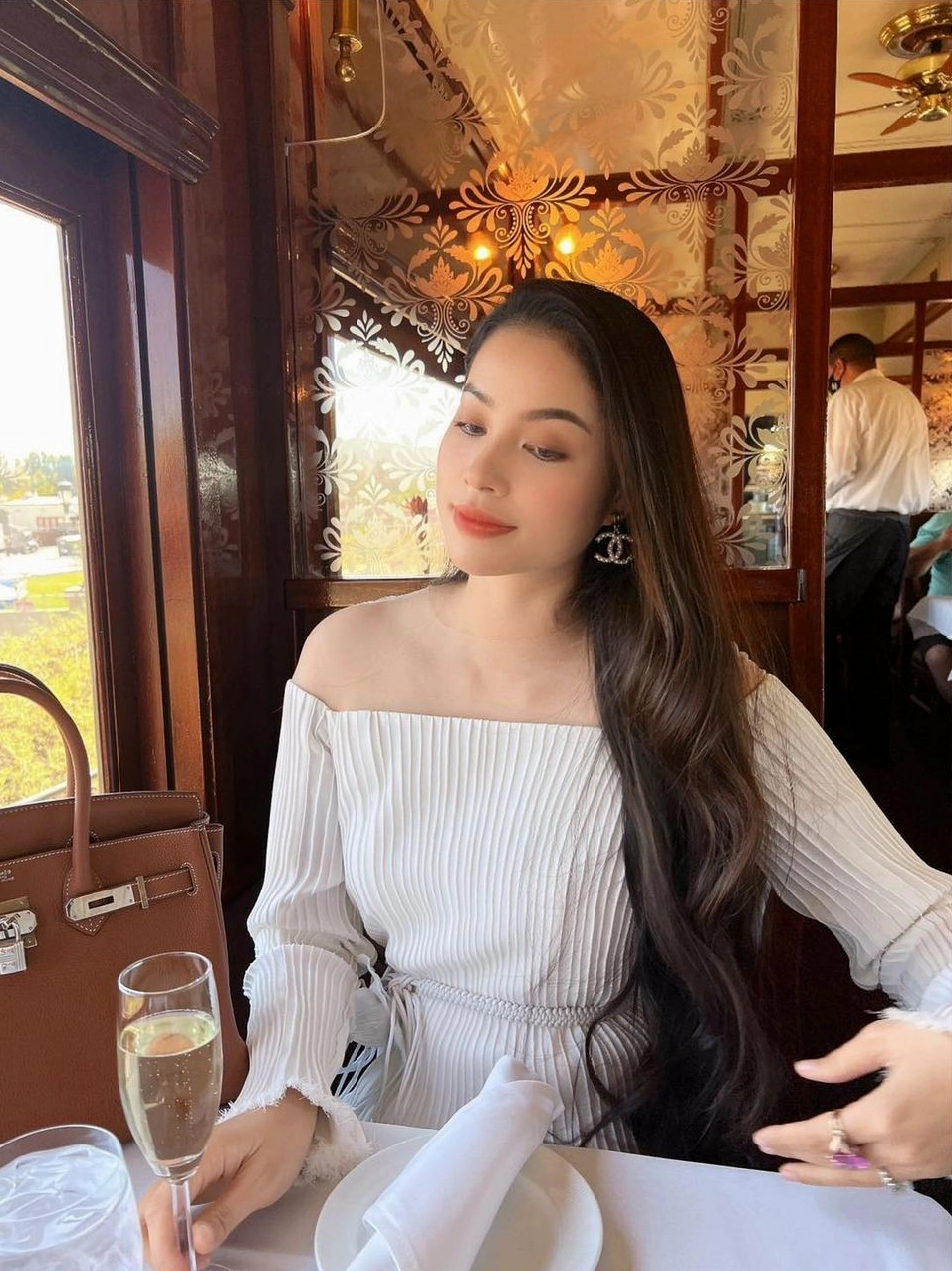 Phạm Hương và Bobby Phước Trần trong khoảnh khắc đời thường.