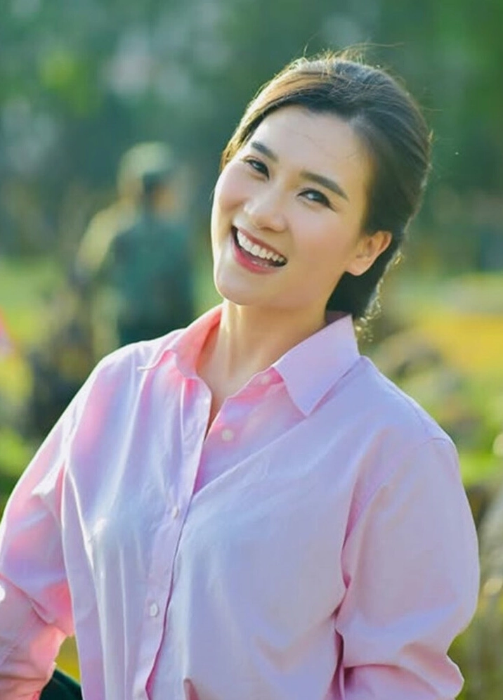 Phong thái tự tin của BTV Khánh Trang