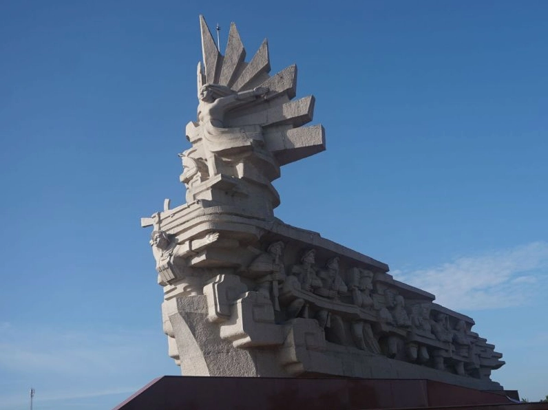Quần thể tượng đài tại Công Viên Tượng Đài Long An