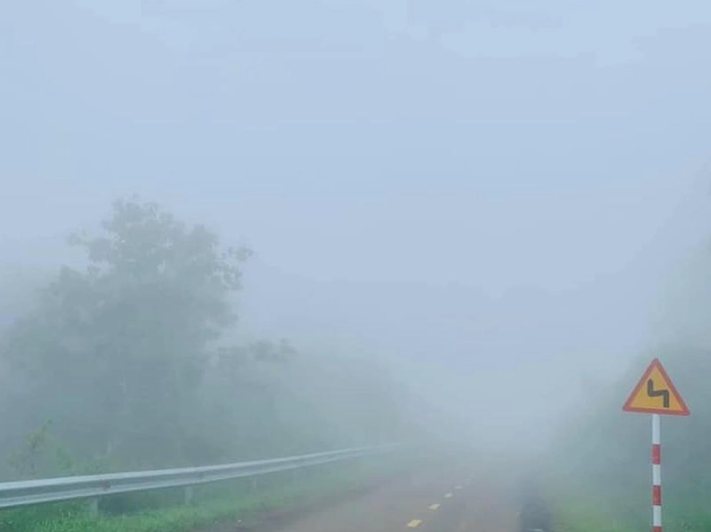 Toàn cảnh Đèo Gia Bắc hùng vĩ với núi non trùng điệp và thung lũng xanh mướt.