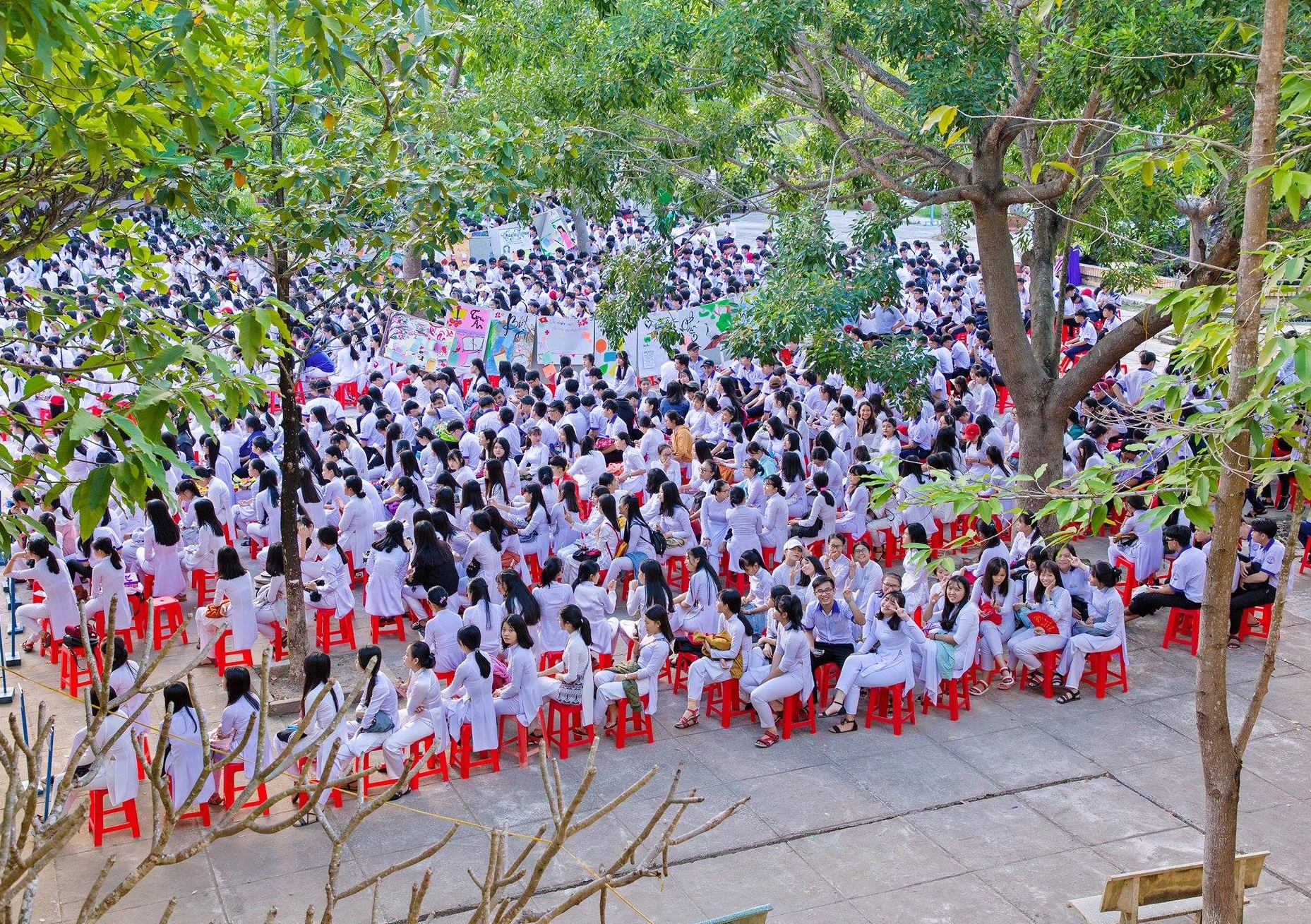 Trường THPT Nguyễn Huệ - Lễ bế giảng