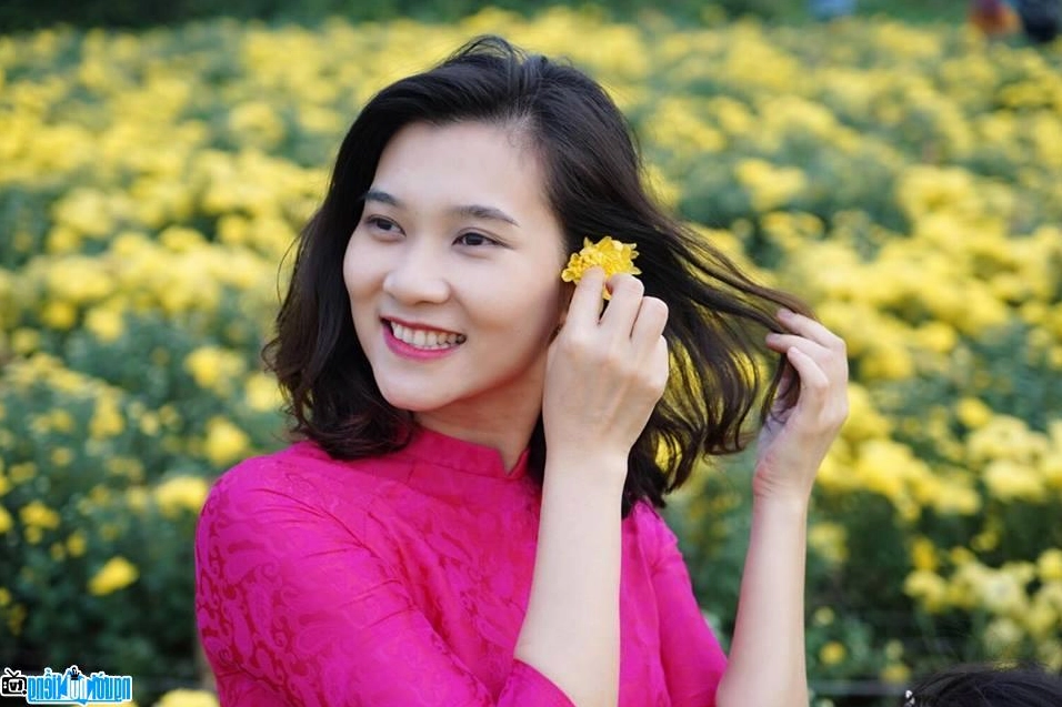Vẻ đẹp dịu dàng của BTV Khánh Trang
