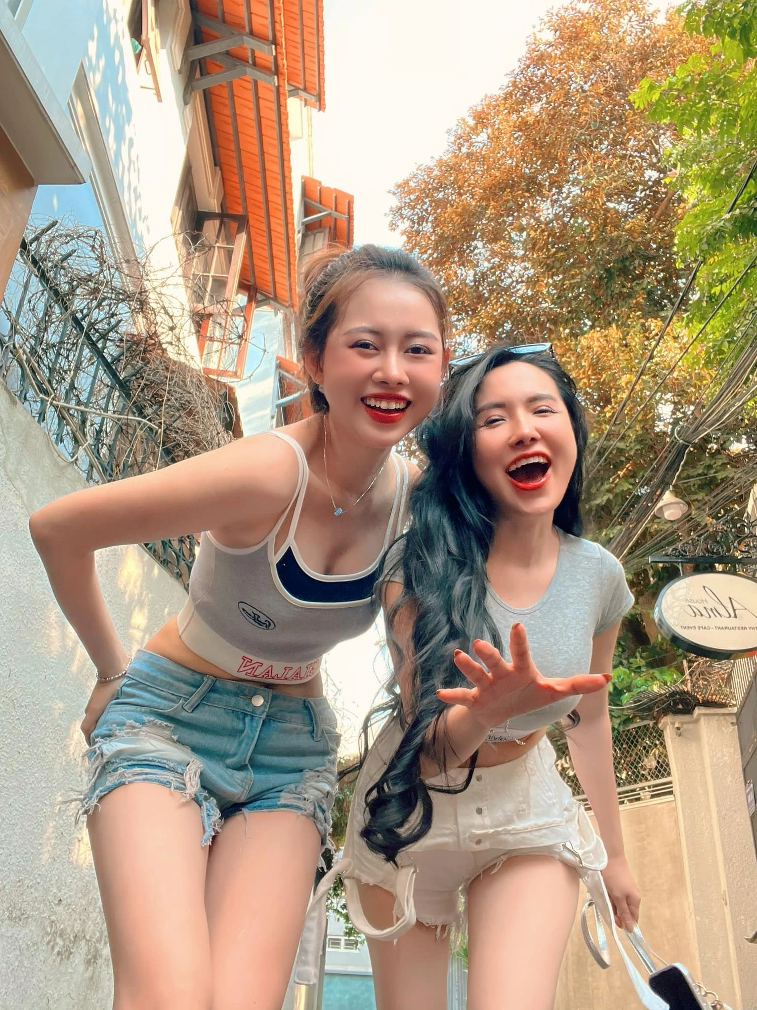 Việt Phương Thoa trong một video clip