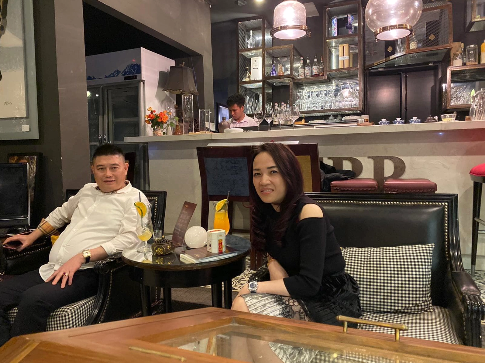 Vợ Bầu Thụy - Danh tính bí ẩn đằng sau thành công