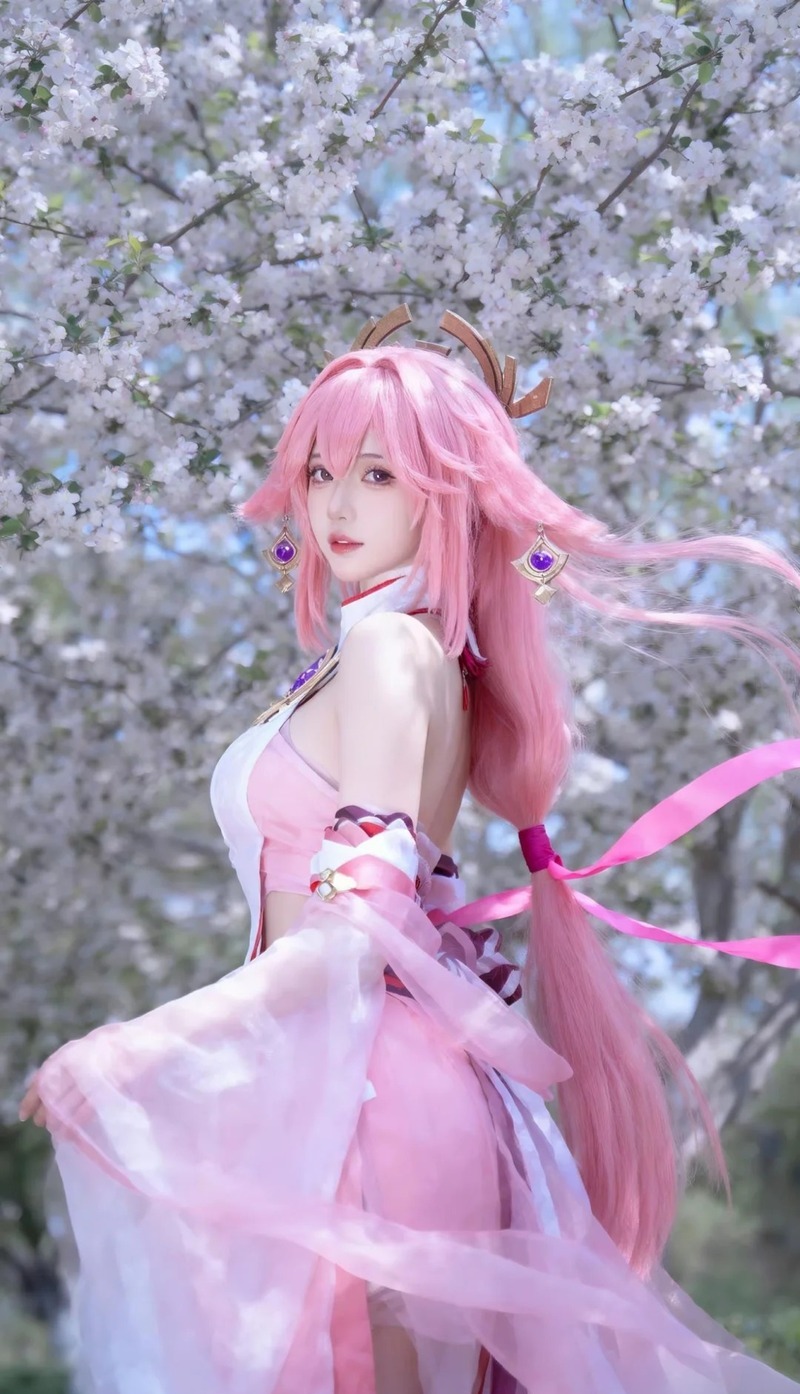 yae miko cosplay 10