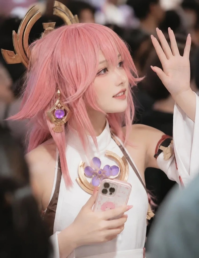 yae miko cosplay 15