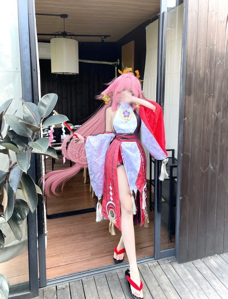 yae miko cosplay 18