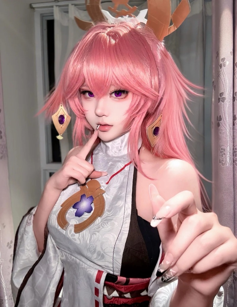 yae miko cosplay 19