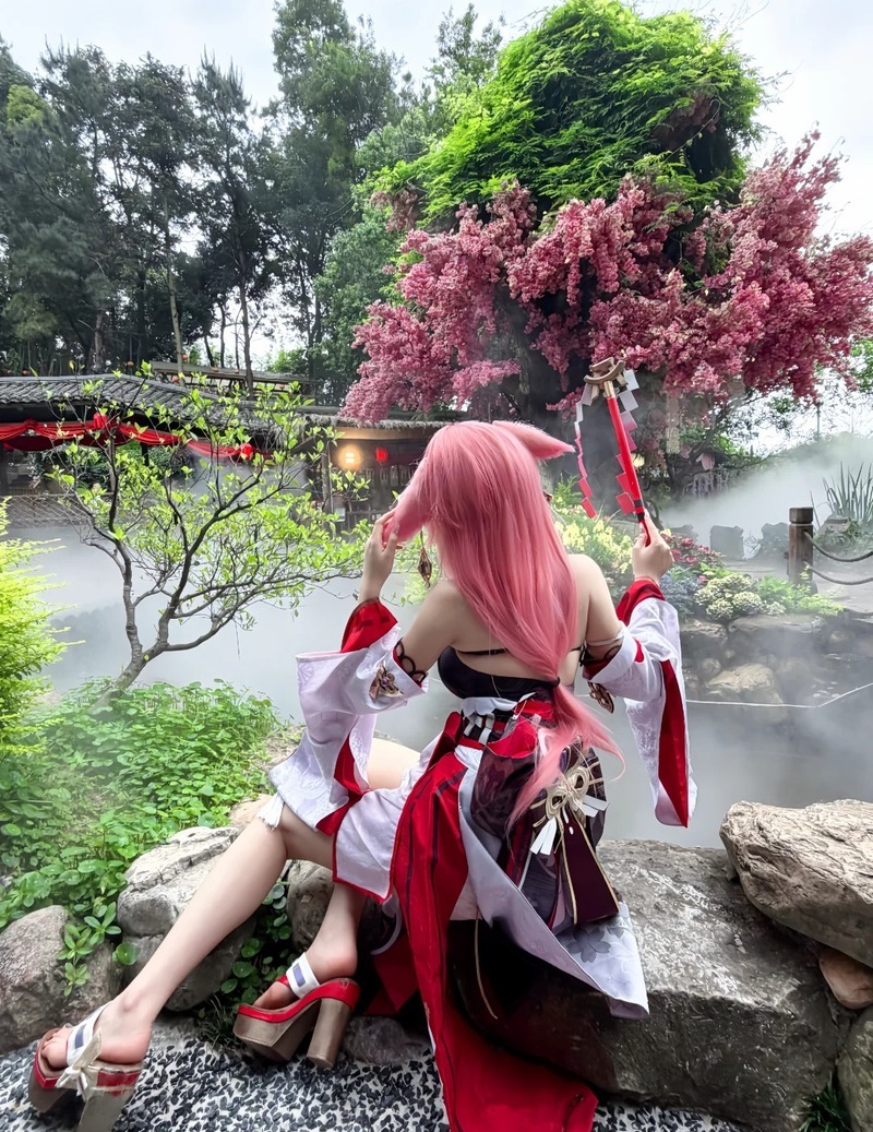yae miko cosplay 2
