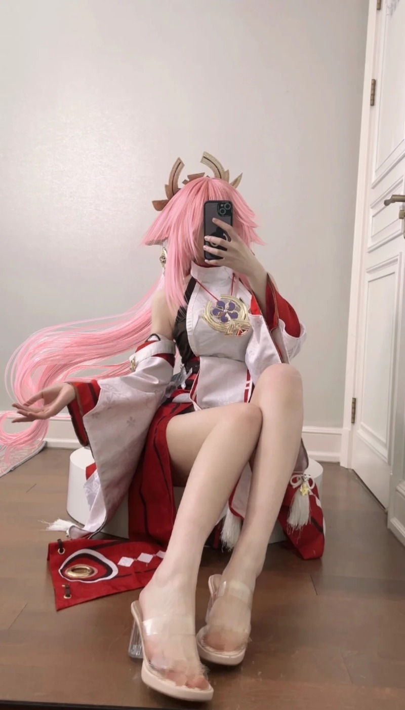 yae miko cosplay 20