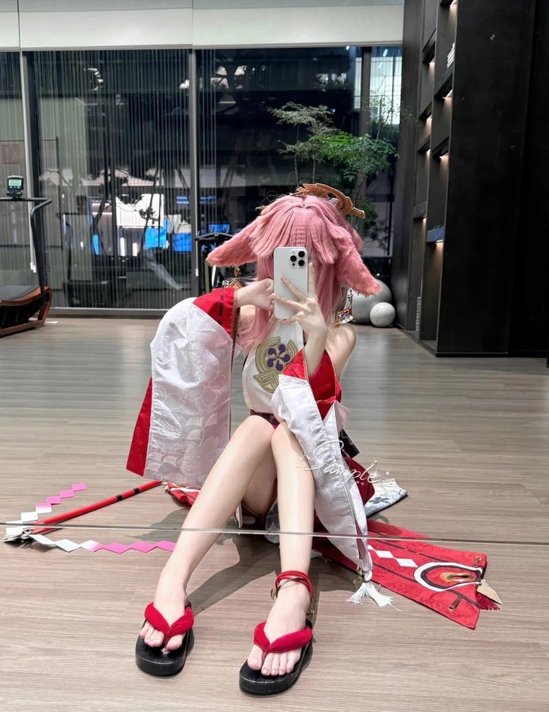 yae miko cosplay 23
