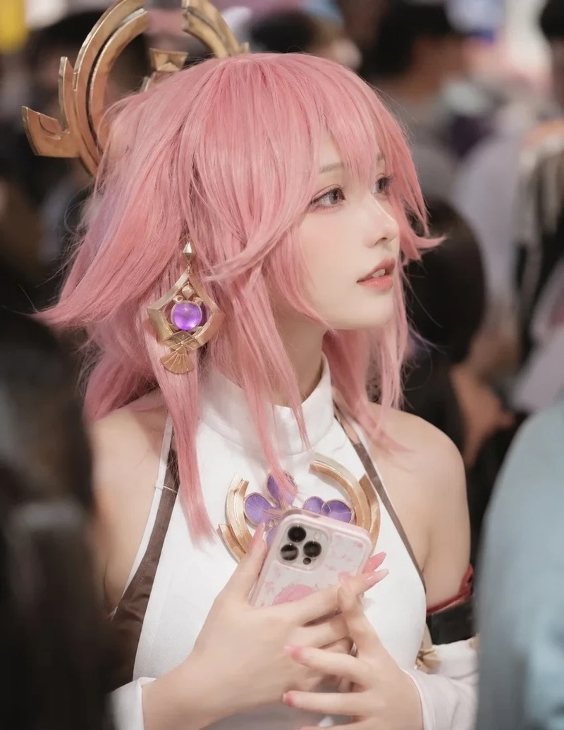 yae miko cosplay 25