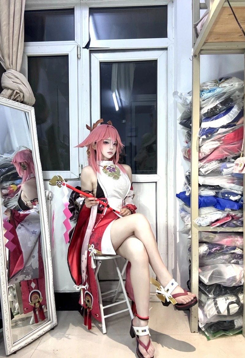 yae miko cosplay 32
