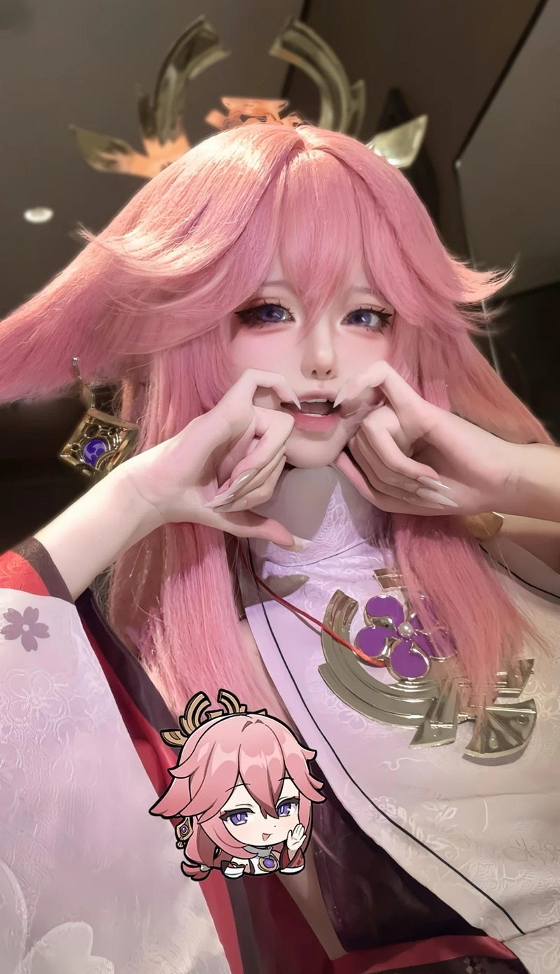 yae miko cosplay 35