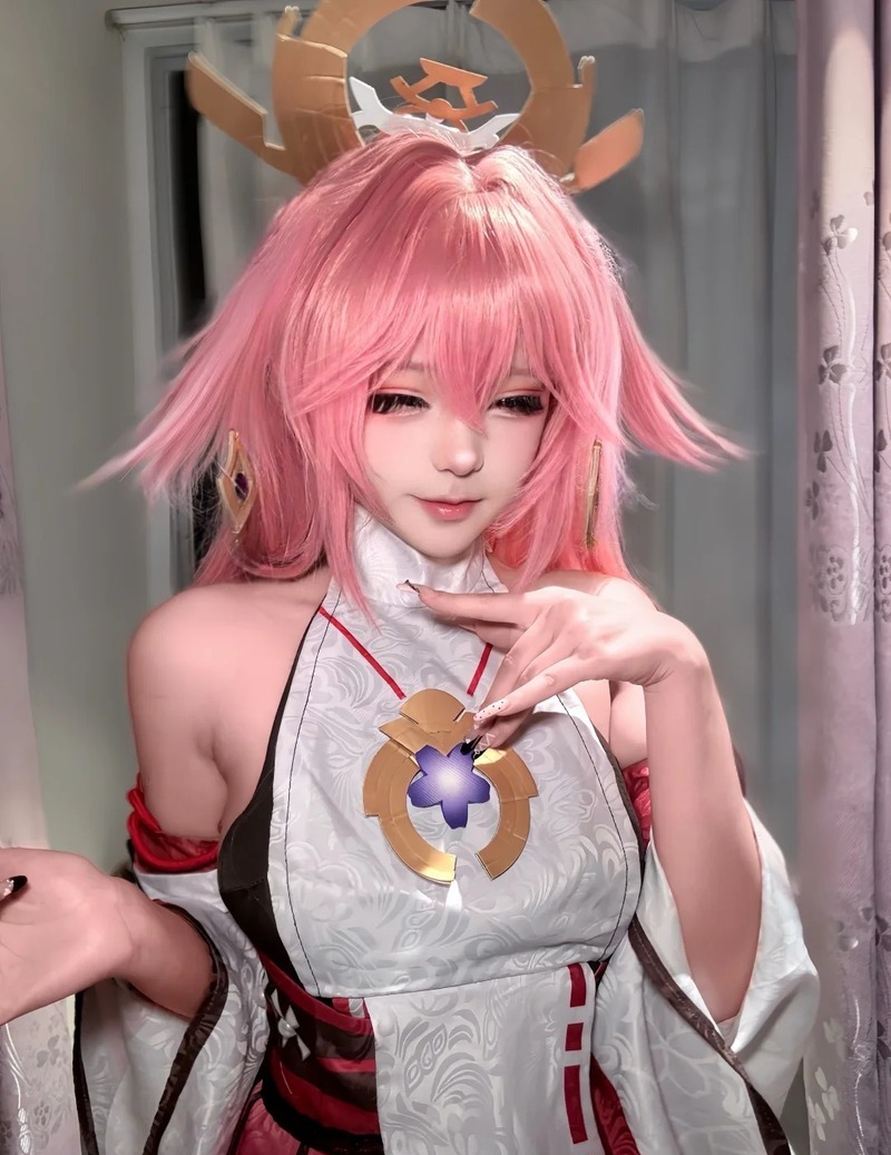 yae miko cosplay 4