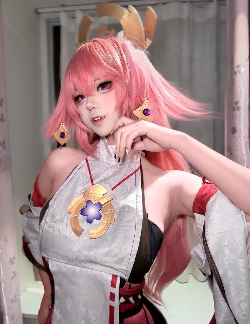 yae miko cosplay 6