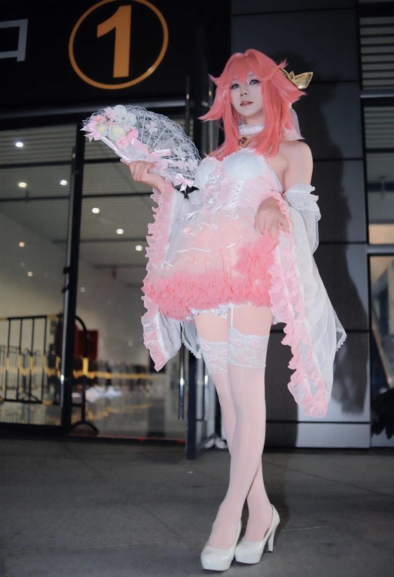 yae miko cosplay 9